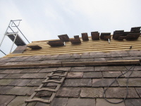 Dach neu, ein paar Reihen fehlen noch